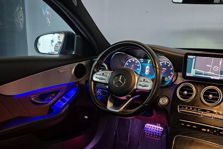 Sort Mercedes C200 fra 2019