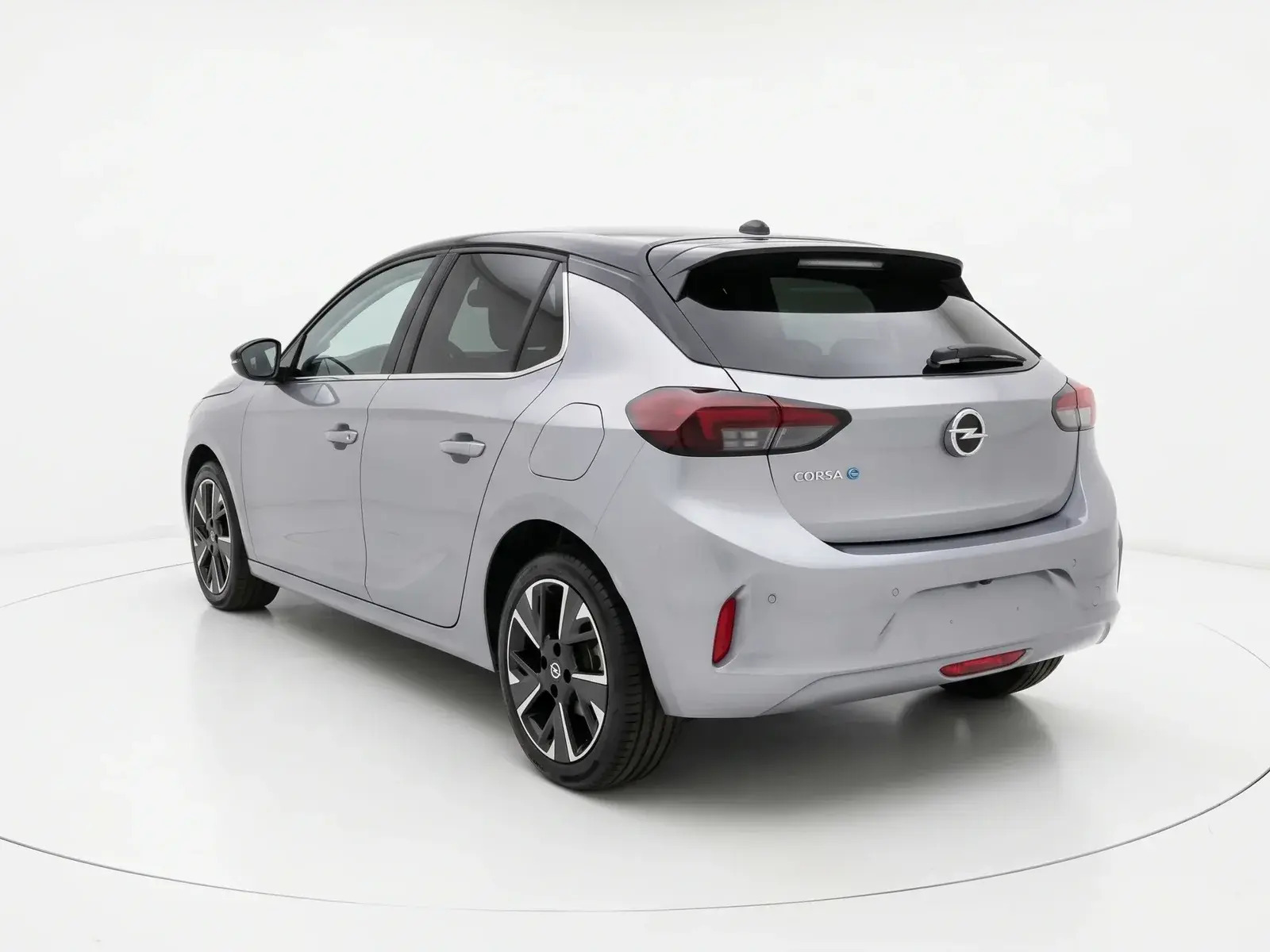 Grå Opel Corsa-e fra 2023