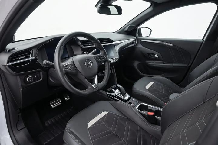 Grå Opel Corsa-e fra 2023