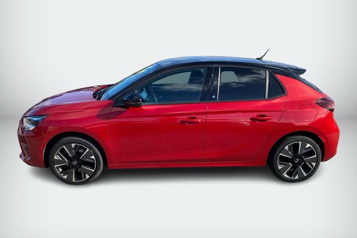 Rød Opel Corsa-e fra 2021