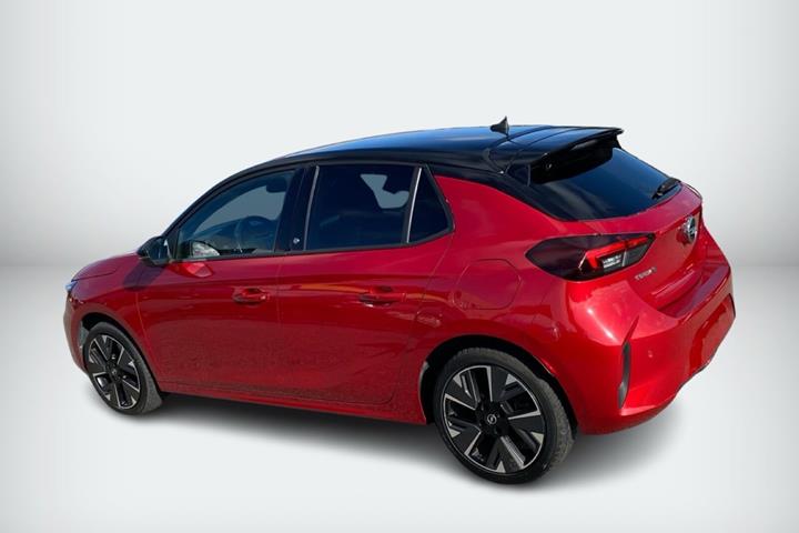 Rød Opel Corsa-e fra 2021