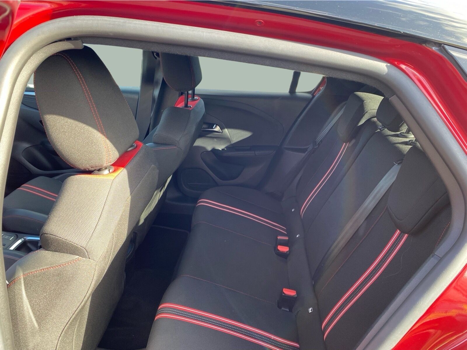 Rød Opel Corsa-e fra 2021
