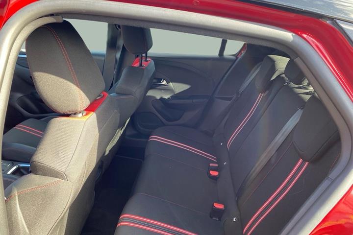 Rød Opel Corsa-e fra 2021