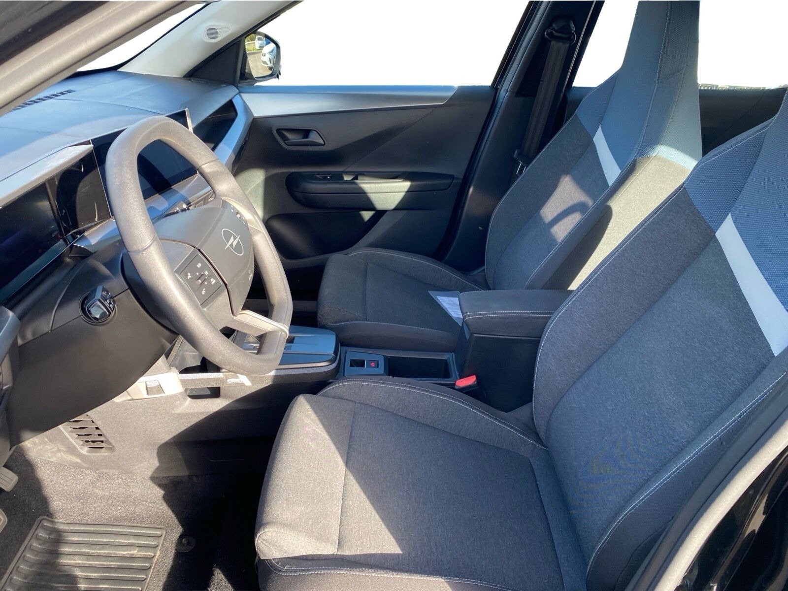 Sort Opel Frontera fra 2025