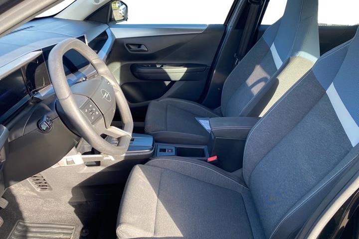 Sort Opel Frontera fra 2025
