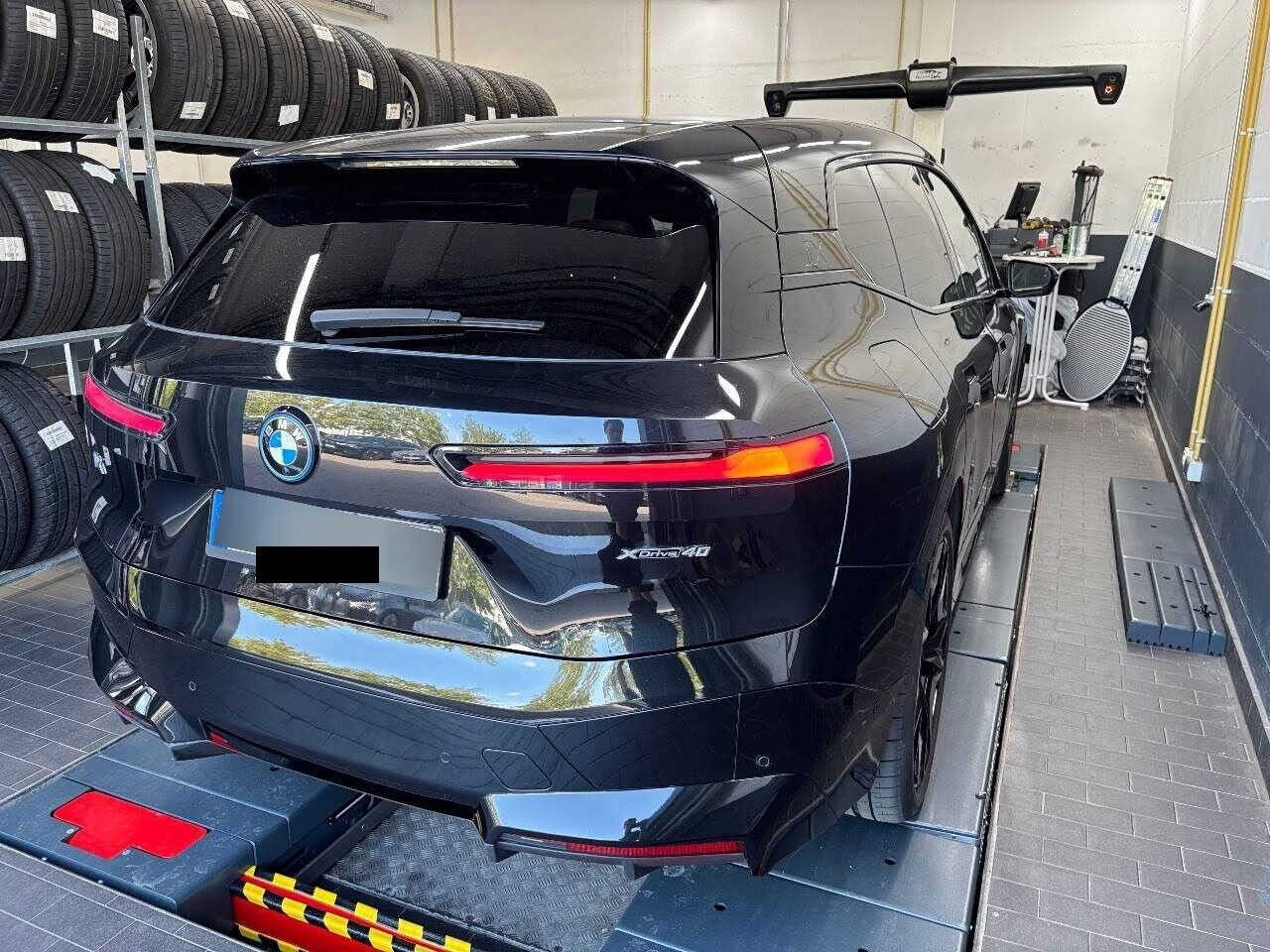 Sort BMW iX fra 2023