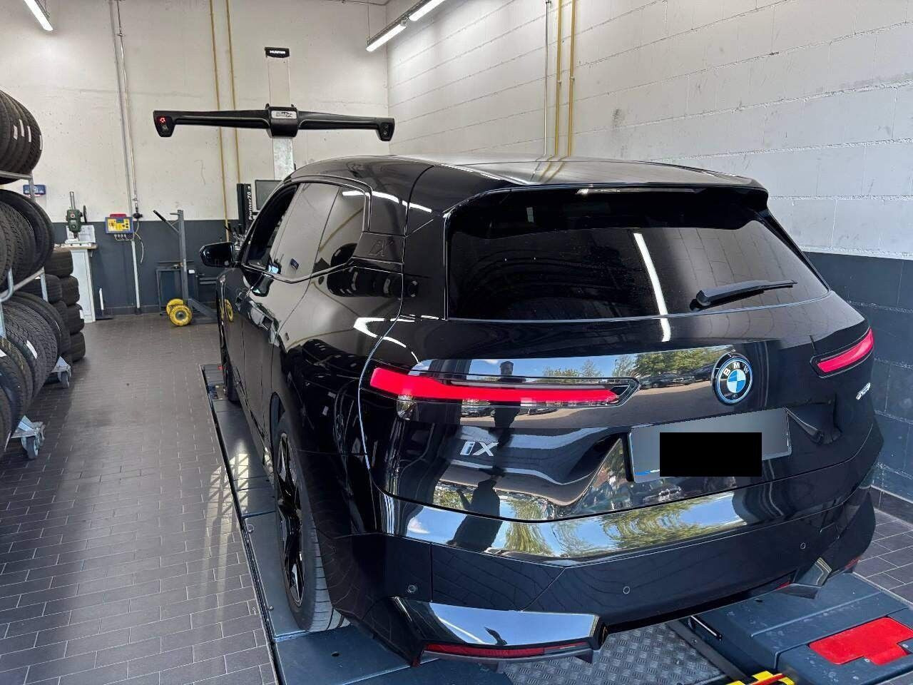 Sort BMW iX fra 2023