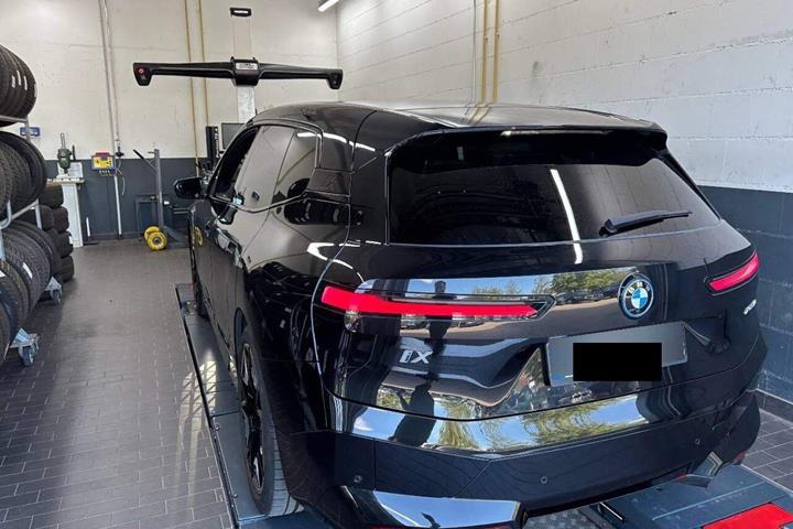 Sort BMW iX fra 2023