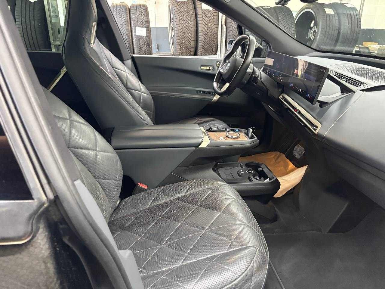 Sort BMW iX fra 2023