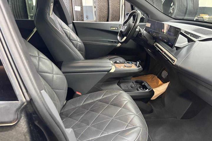 Sort BMW iX fra 2023