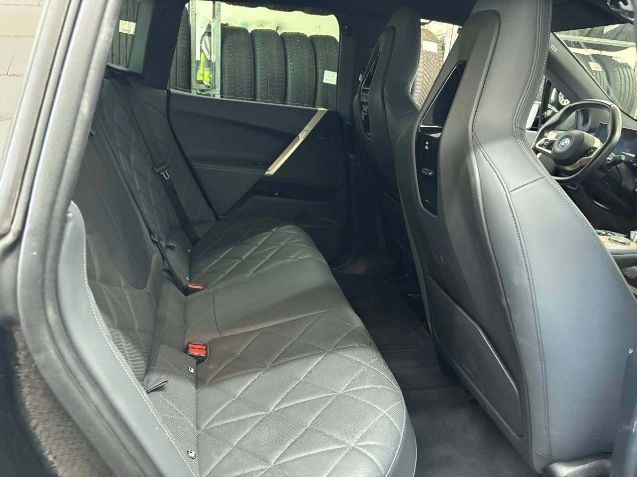Sort BMW iX fra 2023