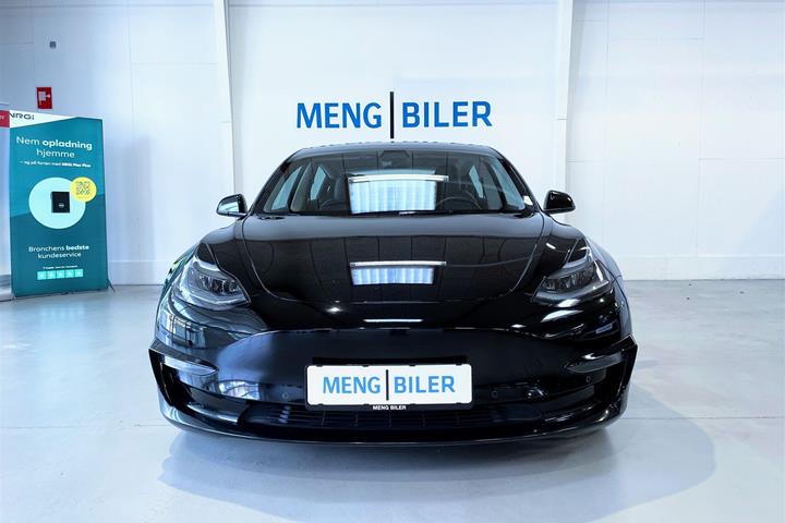 Sort Tesla Model 3 fra 2021