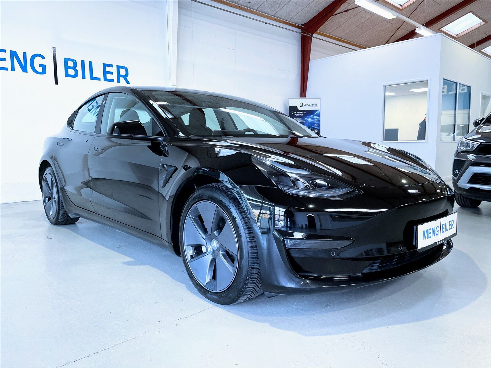 Sort Tesla Model 3 fra 2021