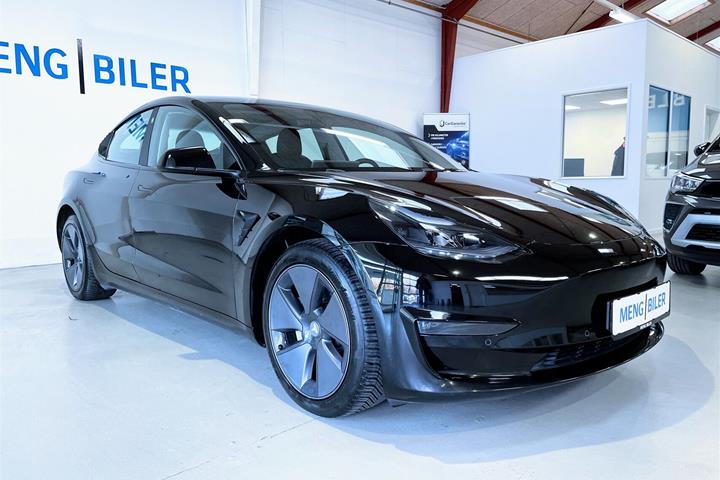 Sort Tesla Model 3 fra 2021
