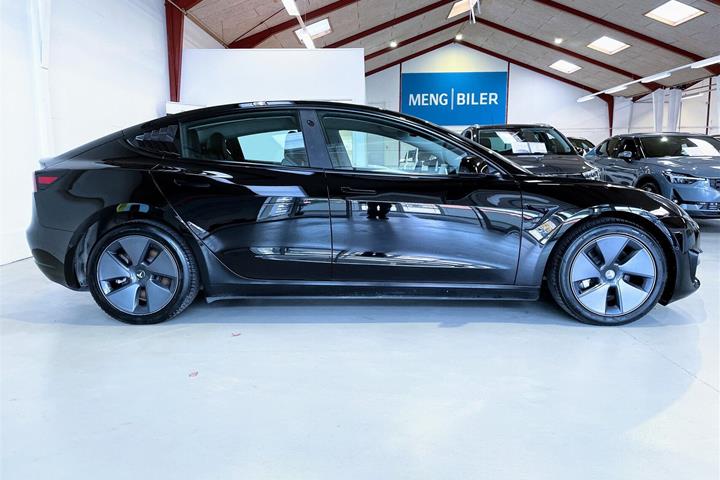 Sort Tesla Model 3 fra 2021