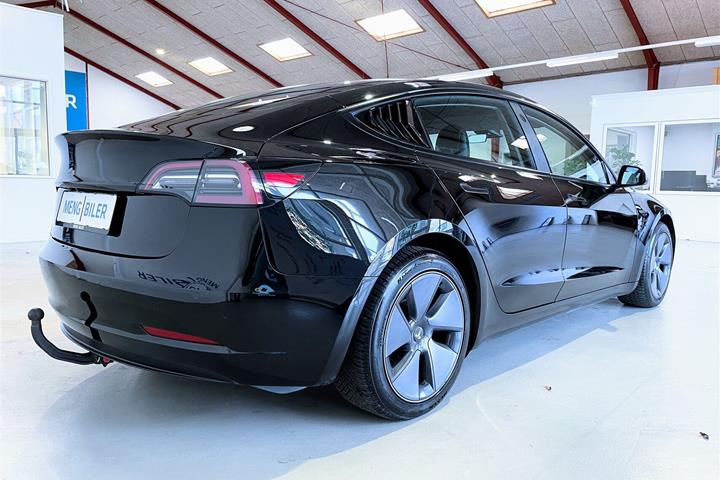 Sort Tesla Model 3 fra 2021