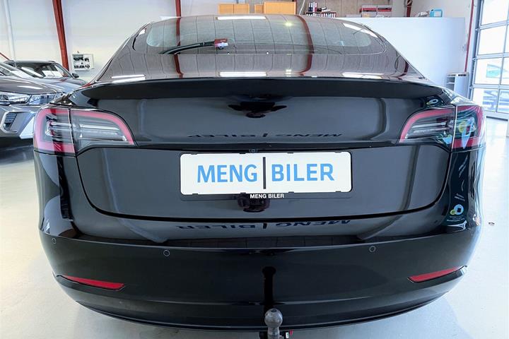 Sort Tesla Model 3 fra 2021