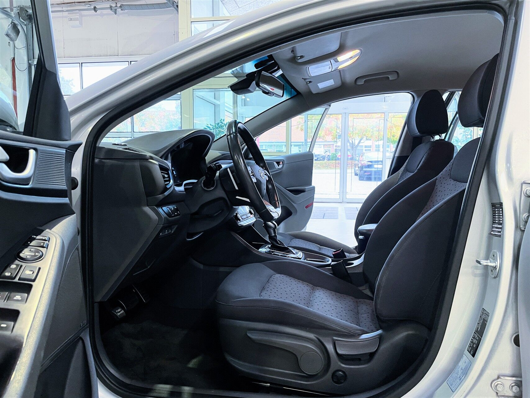 Sølv Hyundai Ioniq fra 2018