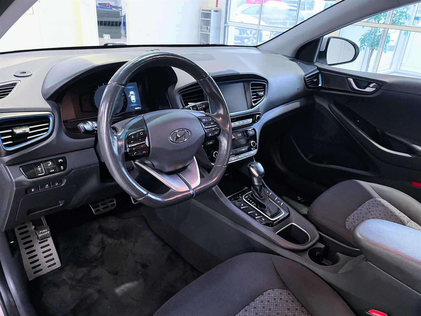 Sølv Hyundai Ioniq fra 2018
