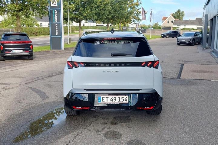 Hvid Peugeot e-5008 fra 2026
