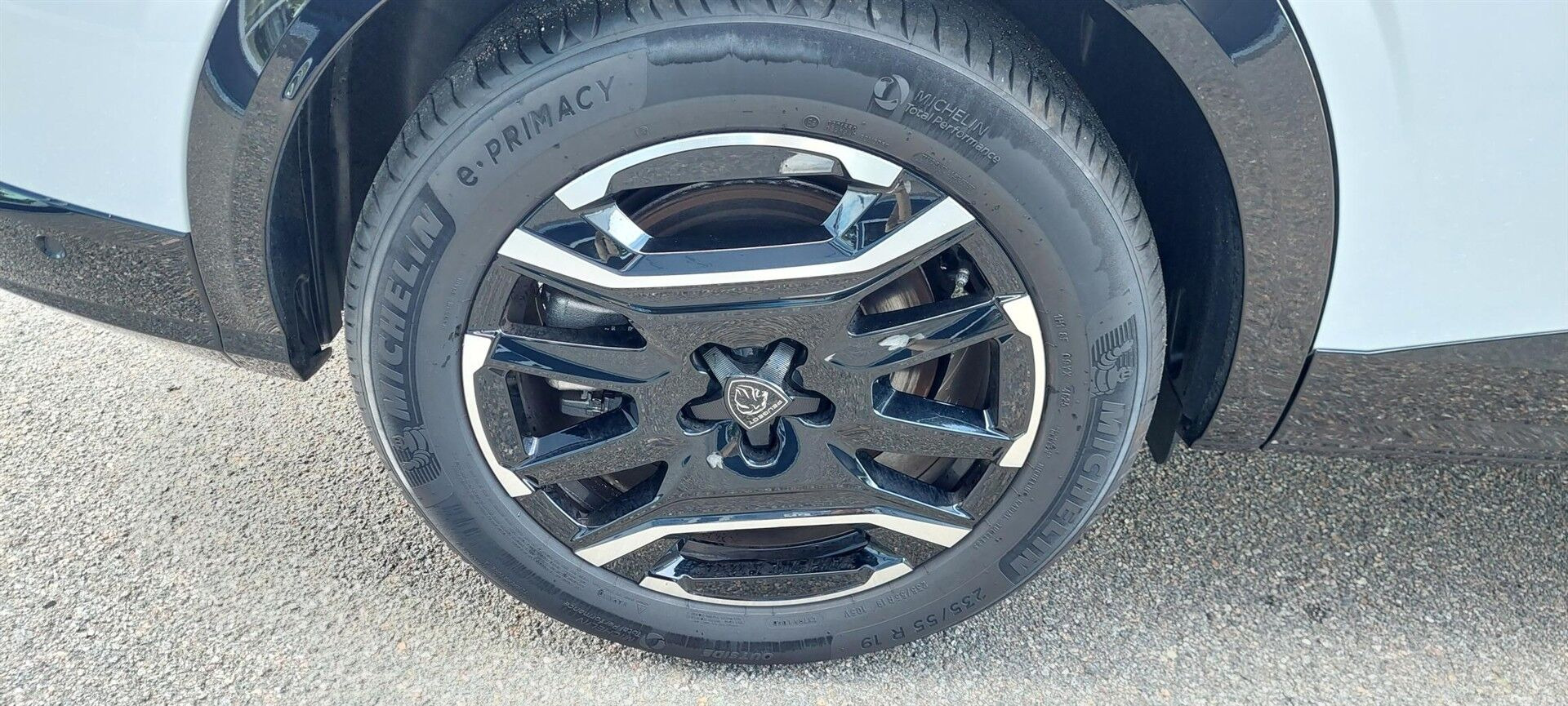 Hvid Peugeot e-5008 fra 2026