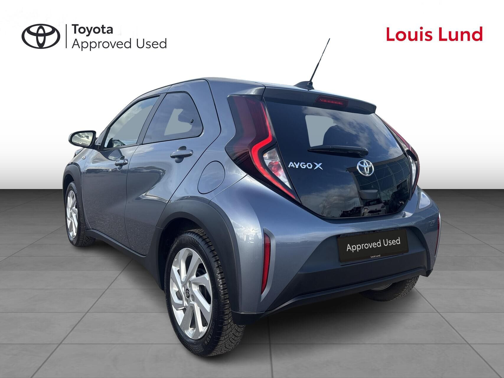 Grå Toyota Aygo X fra 2025