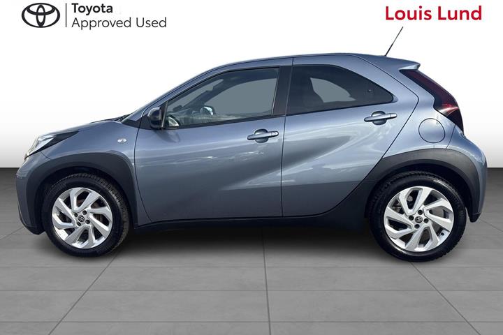 Grå Toyota Aygo X fra 2025