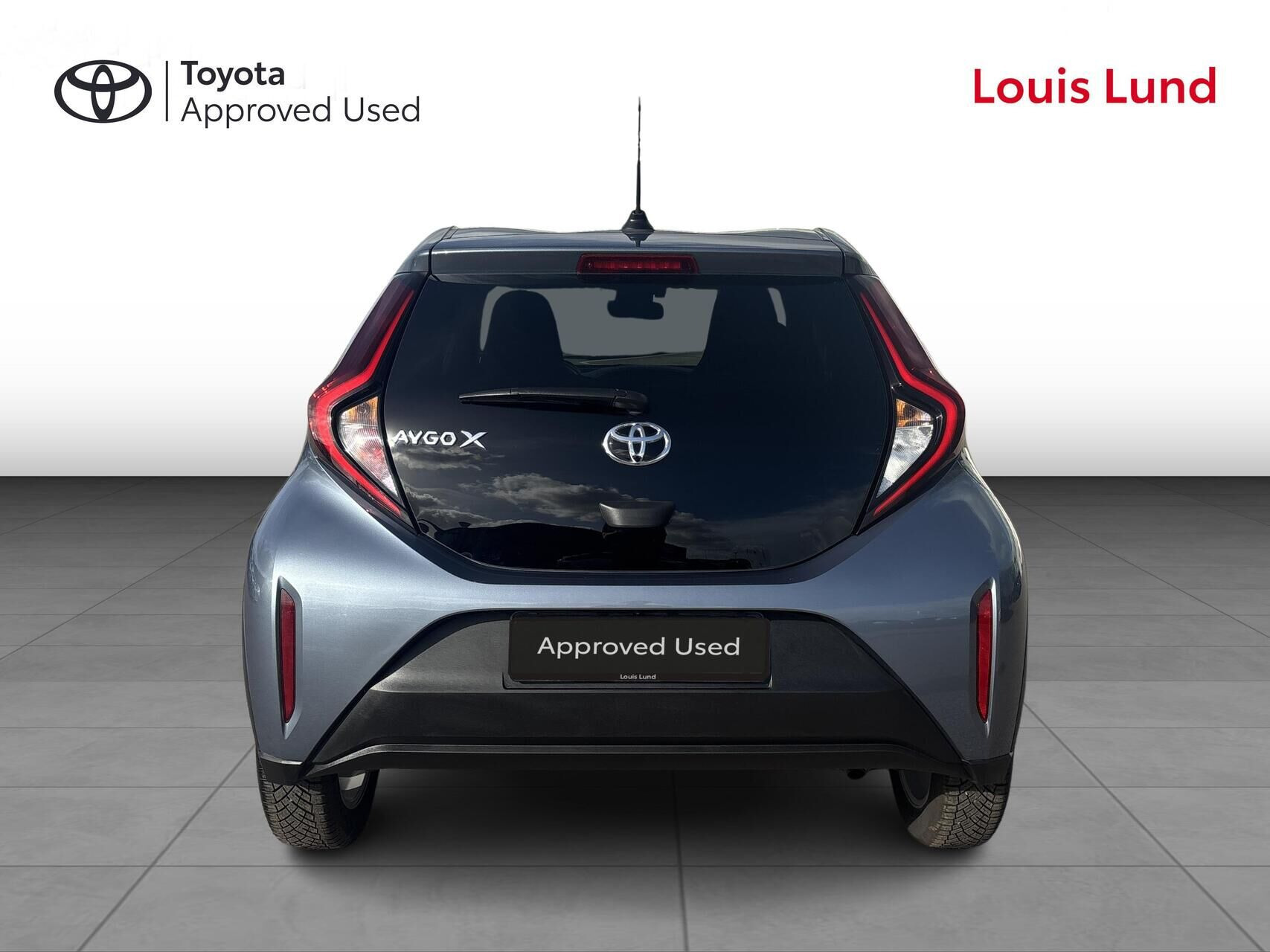 Grå Toyota Aygo X fra 2025