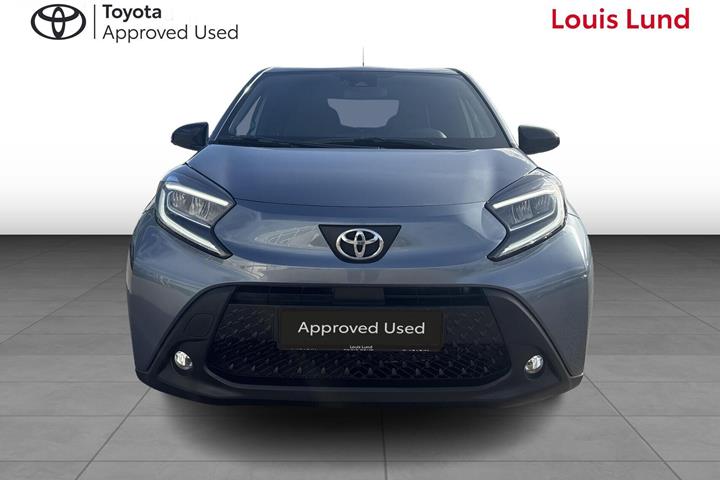 Grå Toyota Aygo X fra 2025