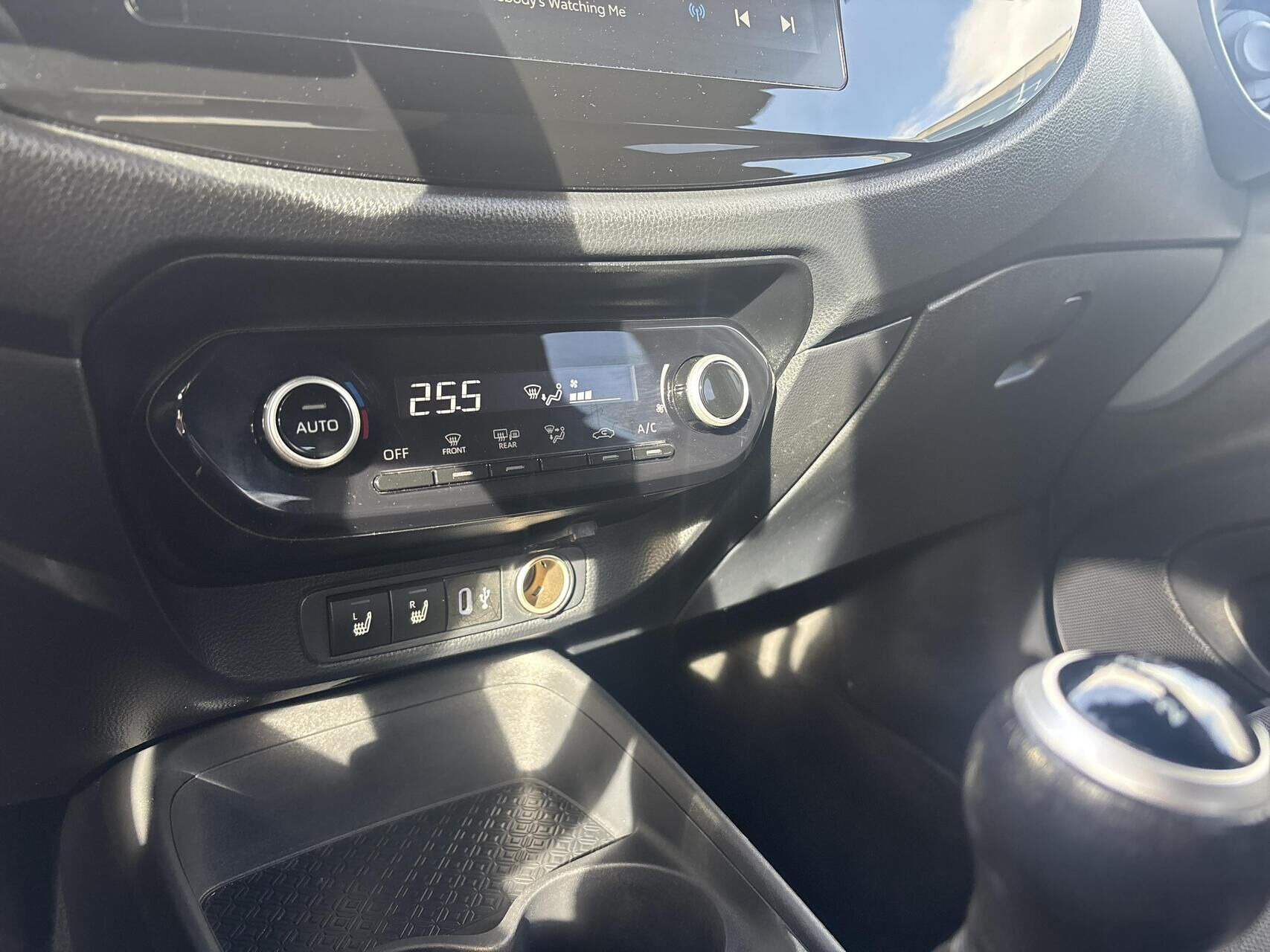 Grå Toyota Aygo X fra 2025
