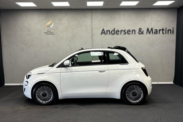 Hvid Fiat 500e fra 2024