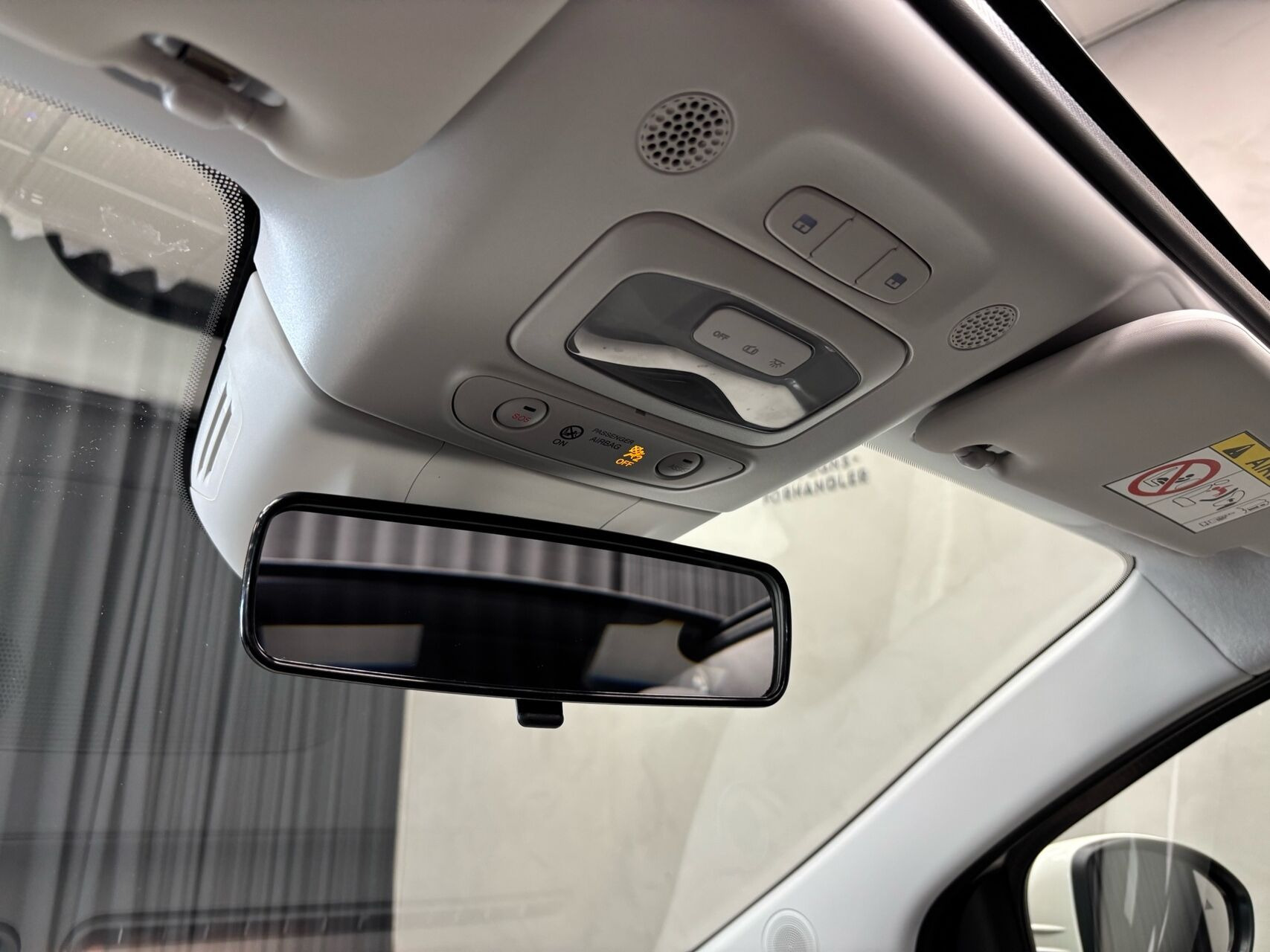 Hvid Fiat 500e fra 2024