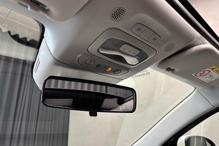 Hvid Fiat 500e fra 2024