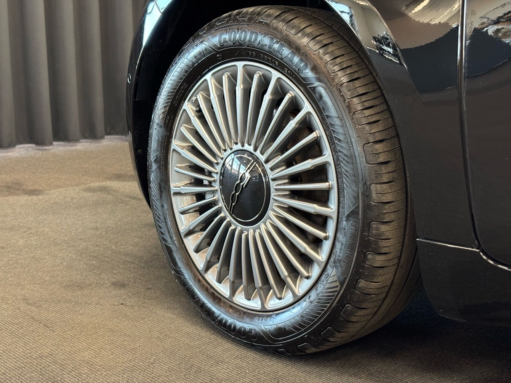 Sort Fiat 500e fra 2023