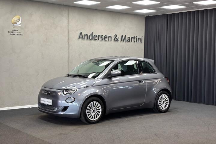 Grå Fiat 500e fra 2023