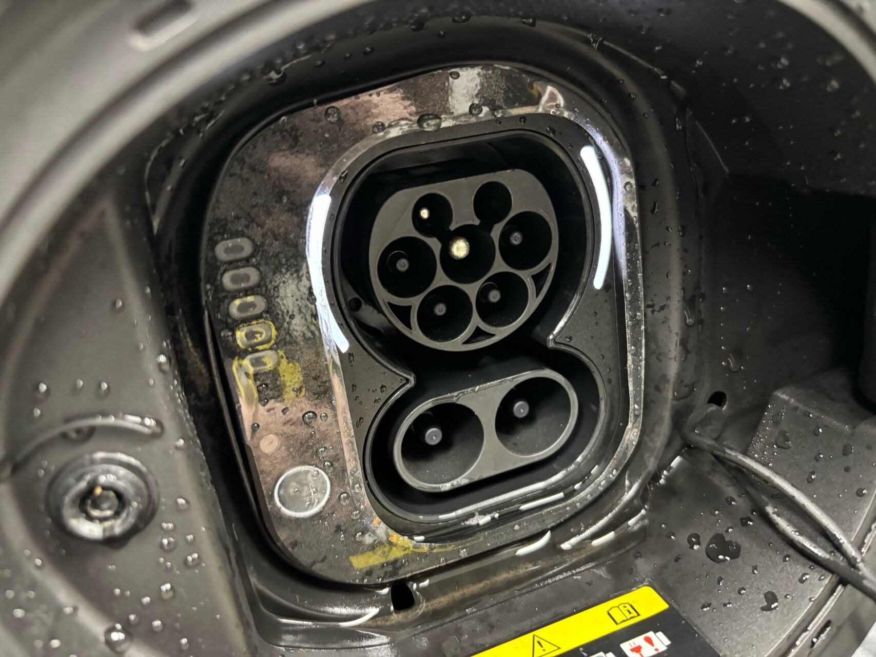 Grå Fiat 500e fra 2023