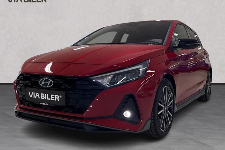 Rød Hyundai i20 fra 2023