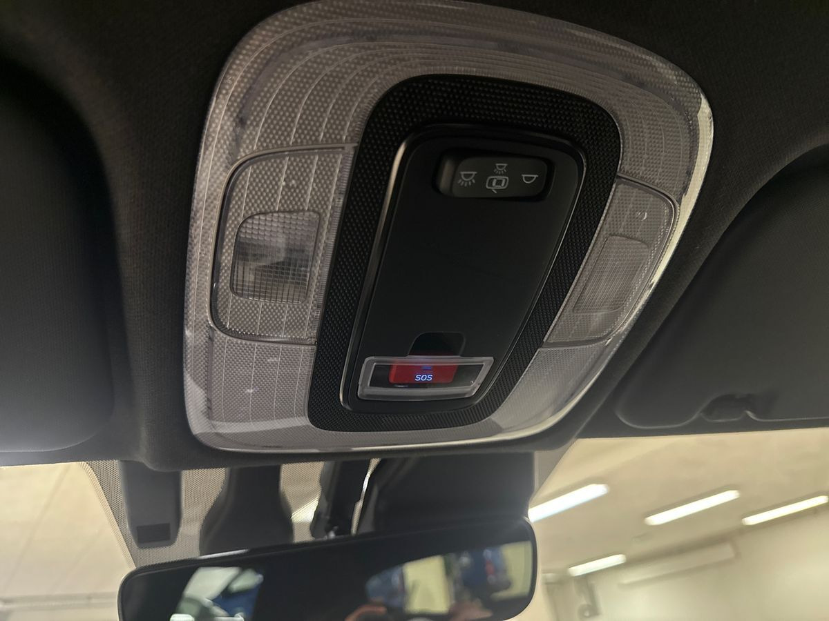 Rød Hyundai i20 fra 2023