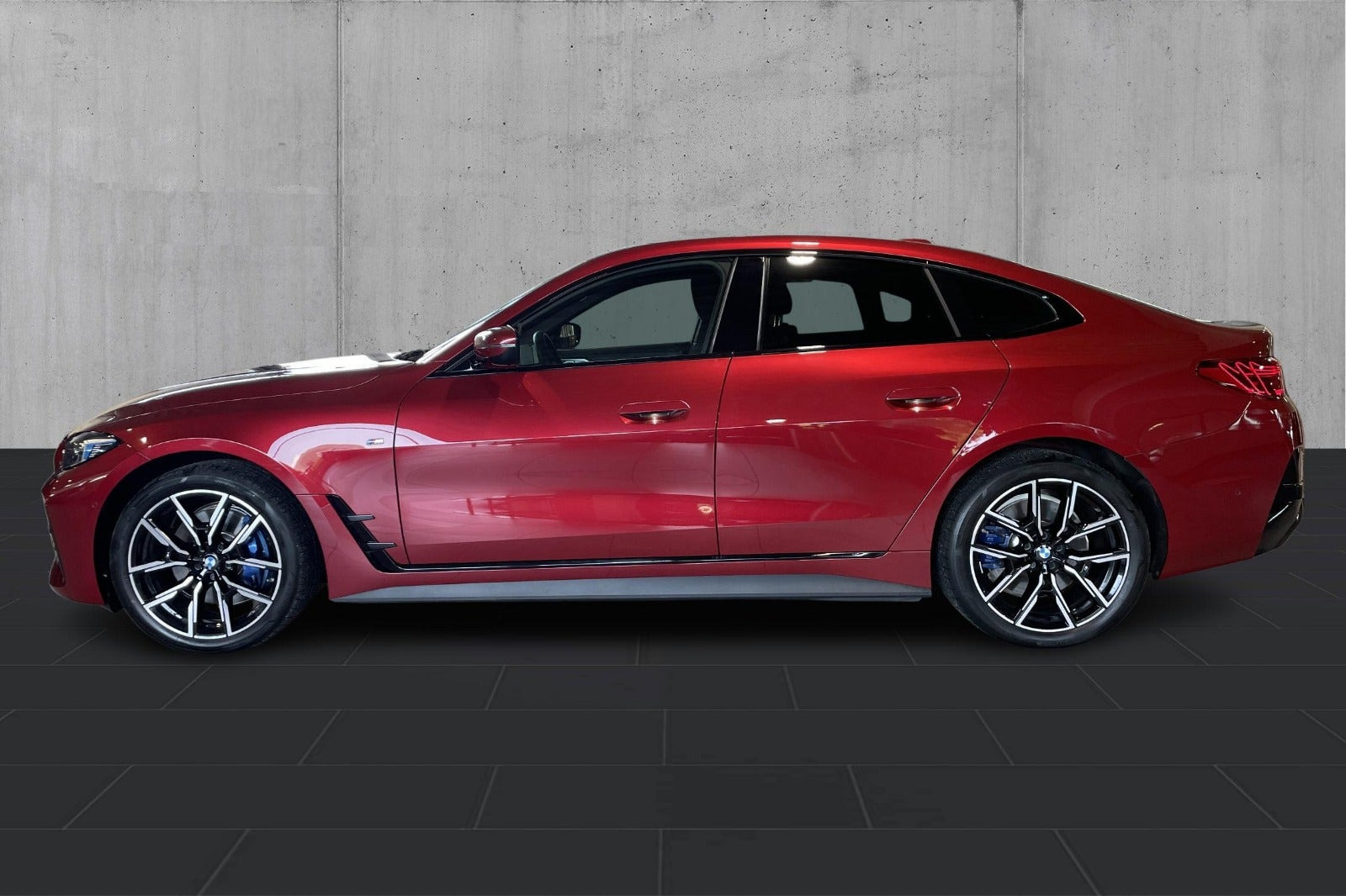 Rød BMW i4 fra 2026