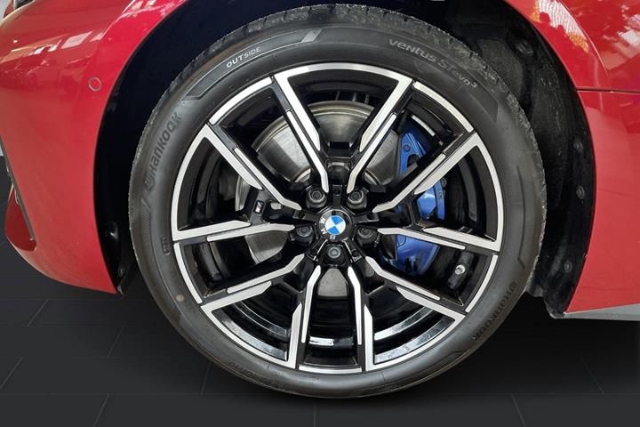 Rød BMW i4 fra 2026