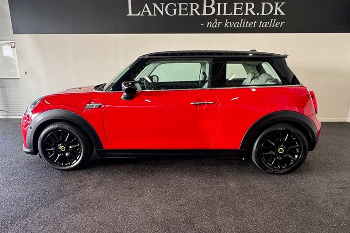 Rød Mini Cooper SE fra 2023