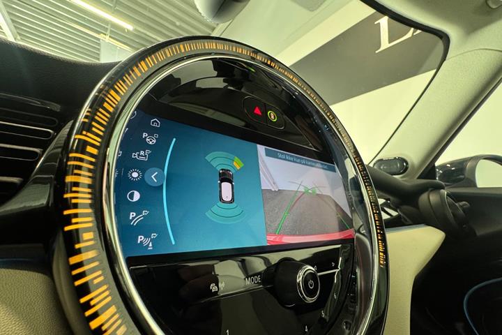 Rød Mini Cooper SE fra 2023