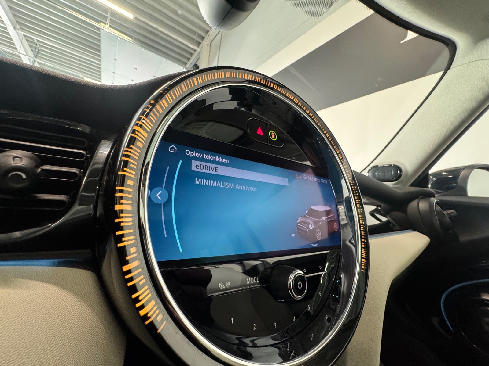 Rød Mini Cooper SE fra 2023