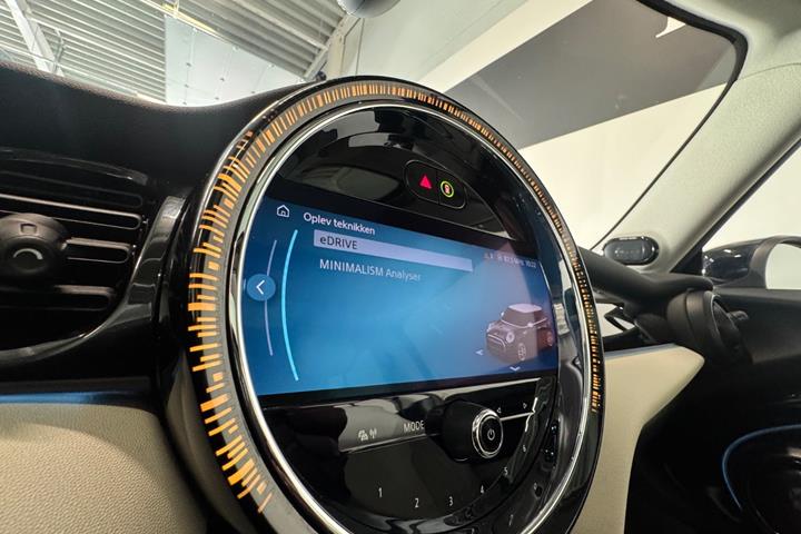 Rød Mini Cooper SE fra 2023