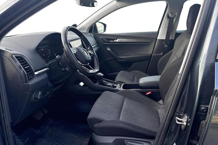 Grå Skoda Karoq fra 2021
