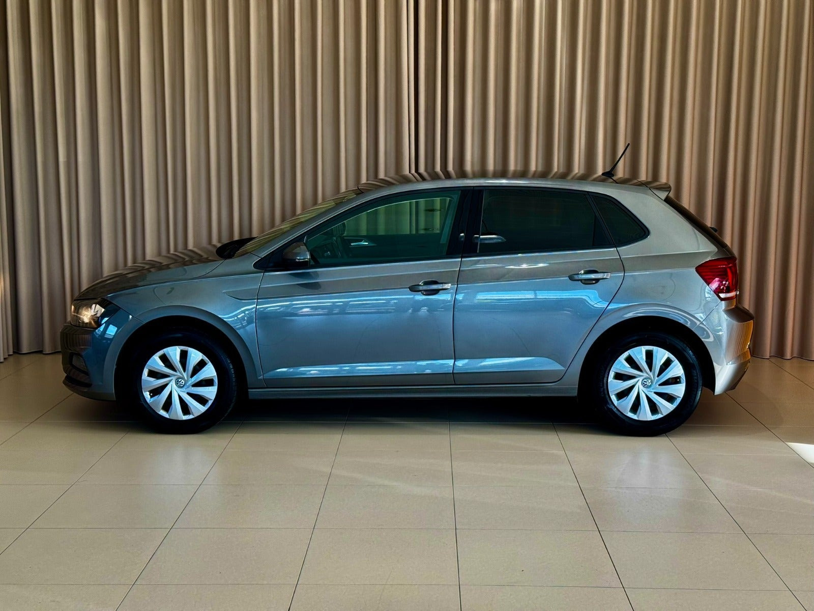 Grå VW Polo fra 2018