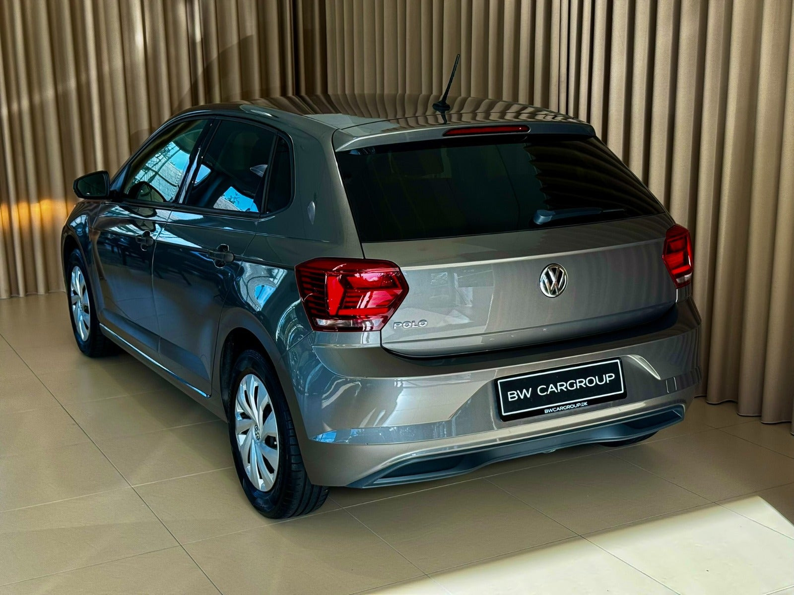 Grå VW Polo fra 2018