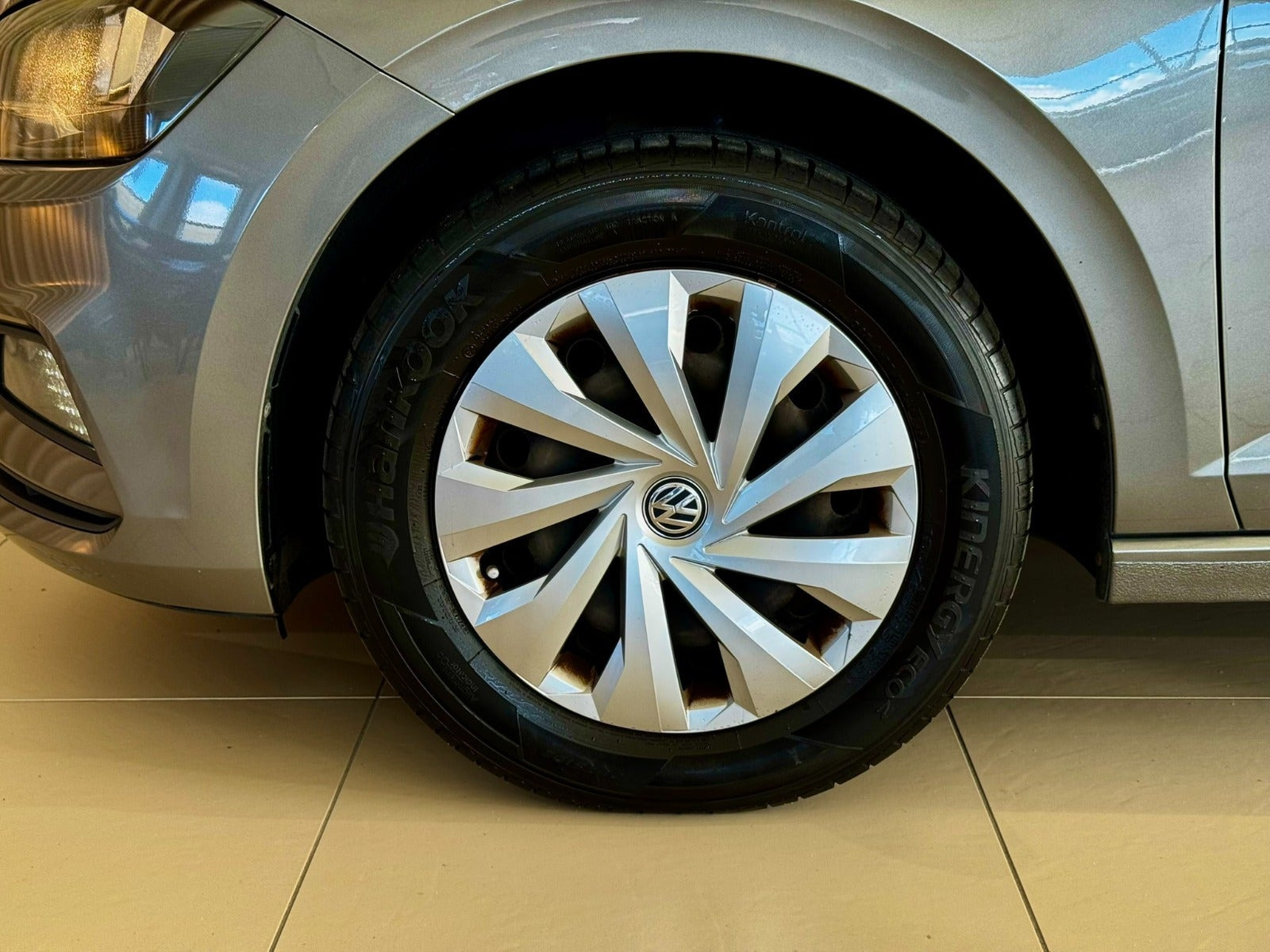Grå VW Polo fra 2018
