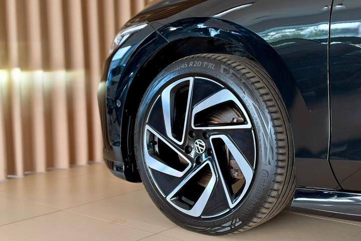 Sort VW ID.7 fra 2025