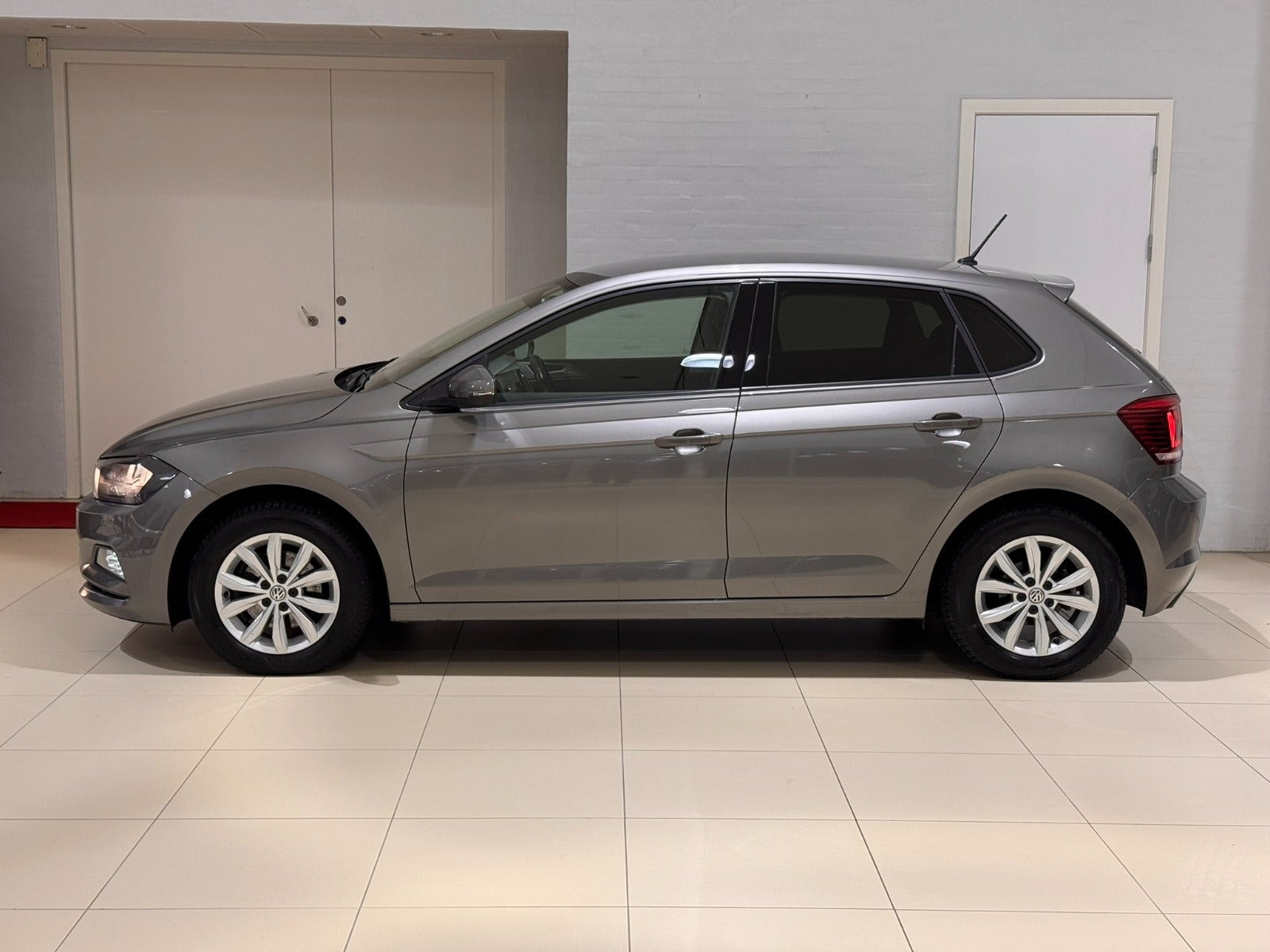 Grå VW Polo fra 2020